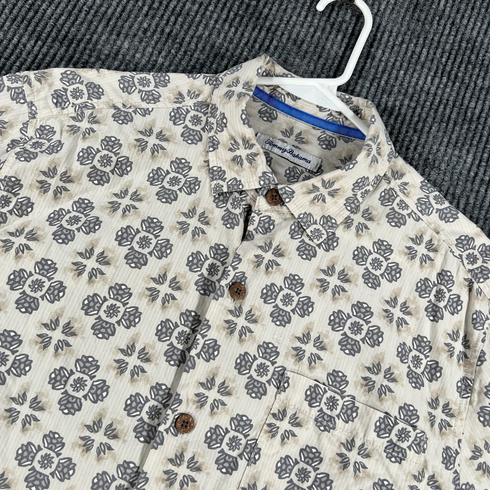 Tommy Bahama Shirt Mens Medium Beige Gray Floral Short Sleeve Button Up Casual